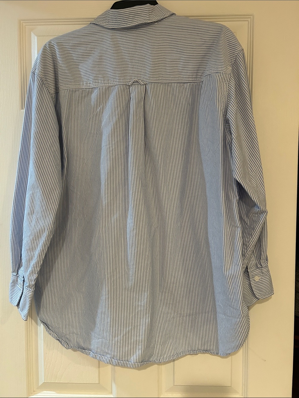 H&M Blue & White Pinstripe Women’s Button-Down Shirt - Picture 2 of 3